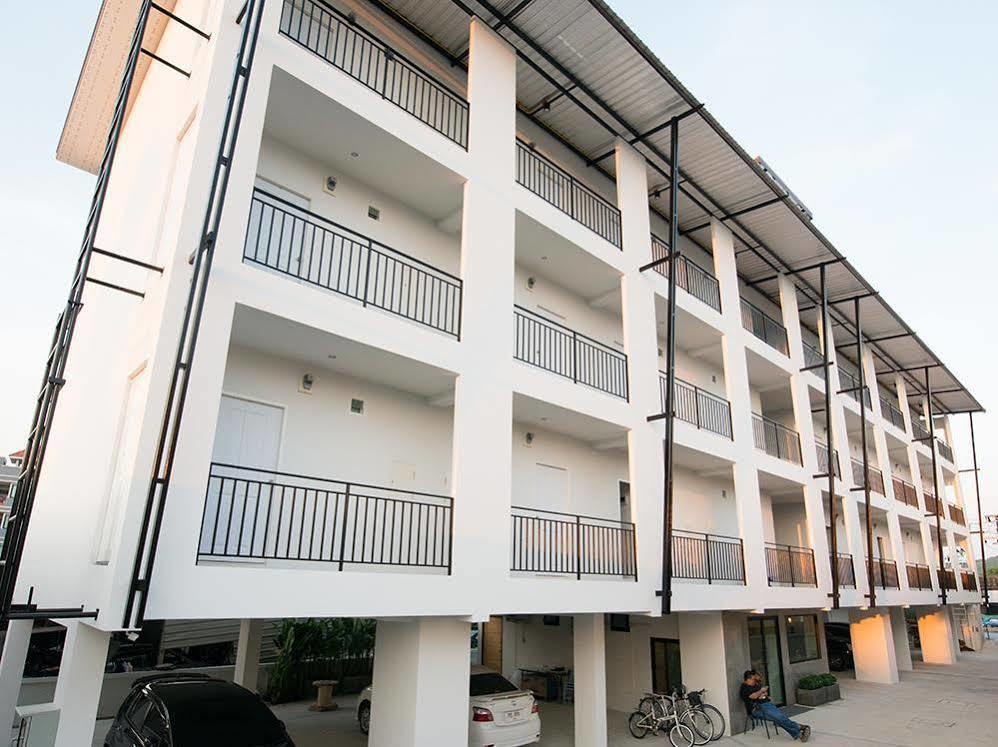 Pixel Hostel Phuket Airport Thalang Buitenkant foto