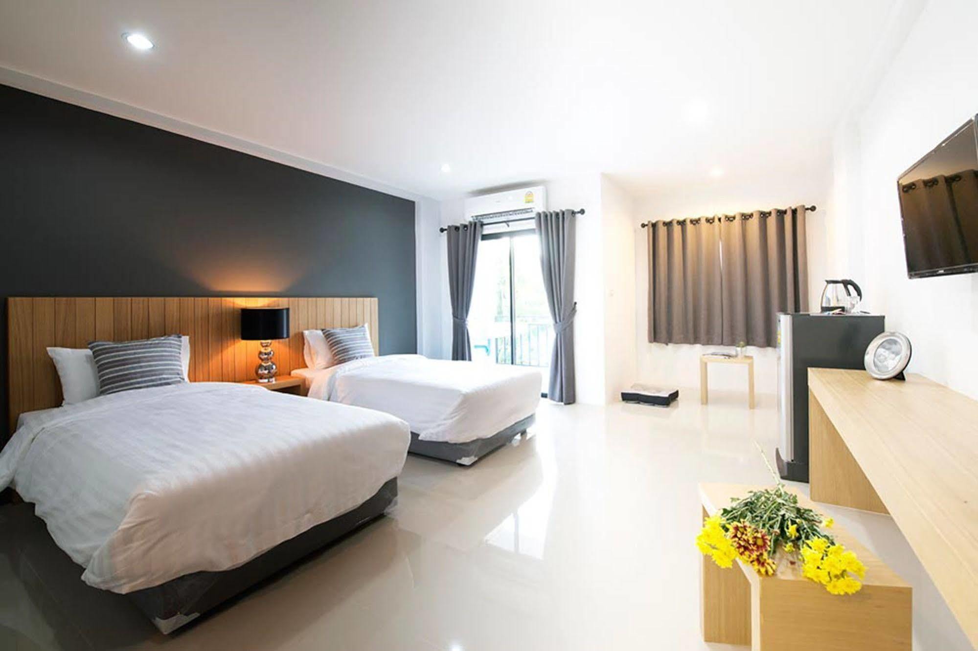 Pixel Hostel Phuket Airport Thalang Buitenkant foto