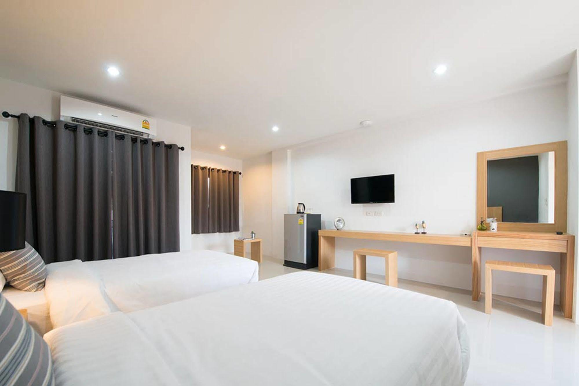 Pixel Hostel Phuket Airport Thalang Buitenkant foto