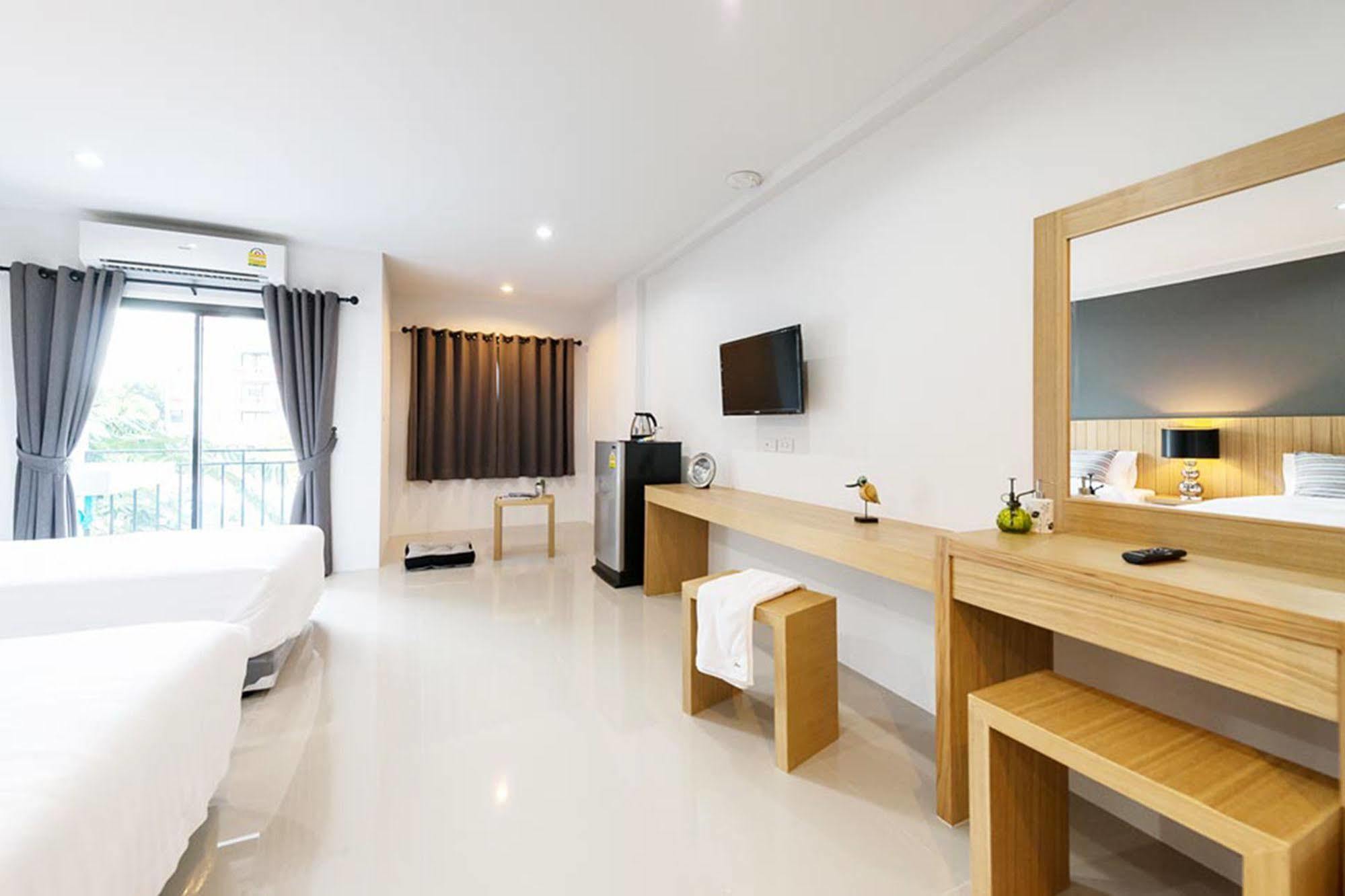 Pixel Hostel Phuket Airport Thalang Buitenkant foto
